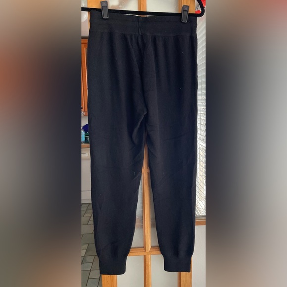 C by Bloomingdale’s black 100% cashmere joggers - Picture 4 of 5